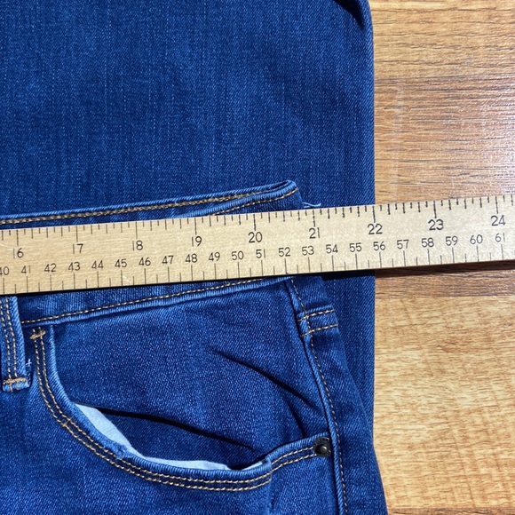 Old Navy Power Slim Straight - Picture 6 of 13